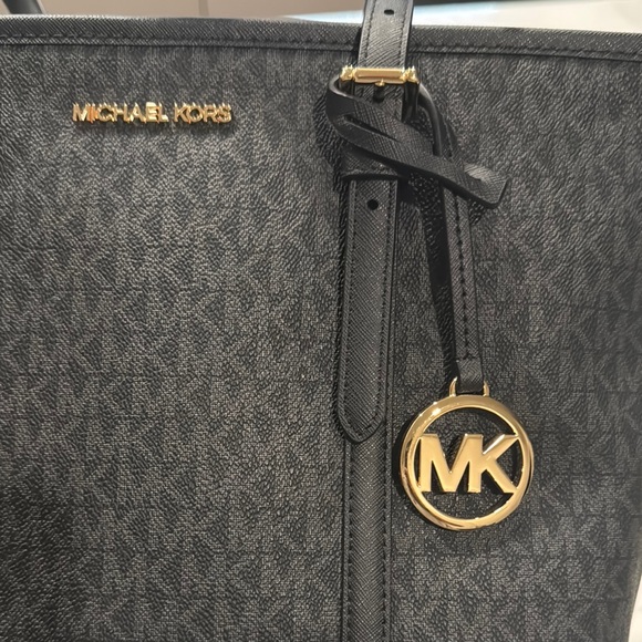 New Michael Kors Medium Jet Set Carryall Tote (Black Signature) never used - Picture 6 of 10